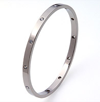 Absolute Titanium Design - Titanium bracelets - Oriel bracelet set with 12 GVS diamonds