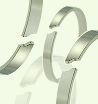 Absolute Titanium Design - Titanium bracelets - Flat Titanium Bracelet With Curved Gap
